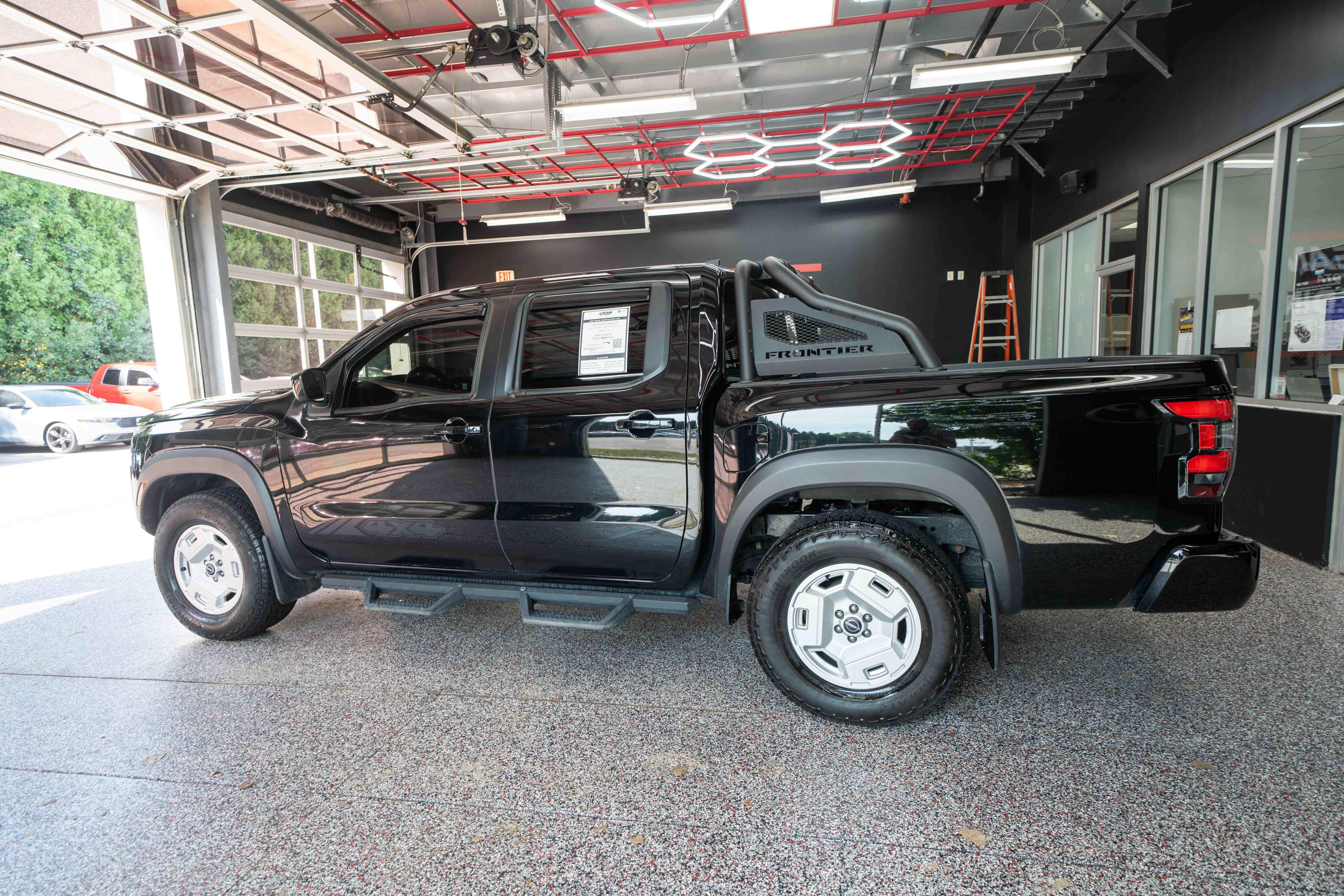 Used 2024 Nissan Frontier SV w/ Hardbody Edition AWD/4WD image 2