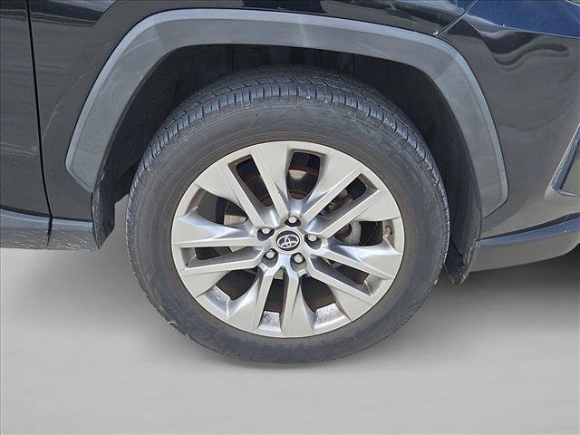 Used 2019 Toyota RAV4 Limited w/ Advanced Technology Package image 21