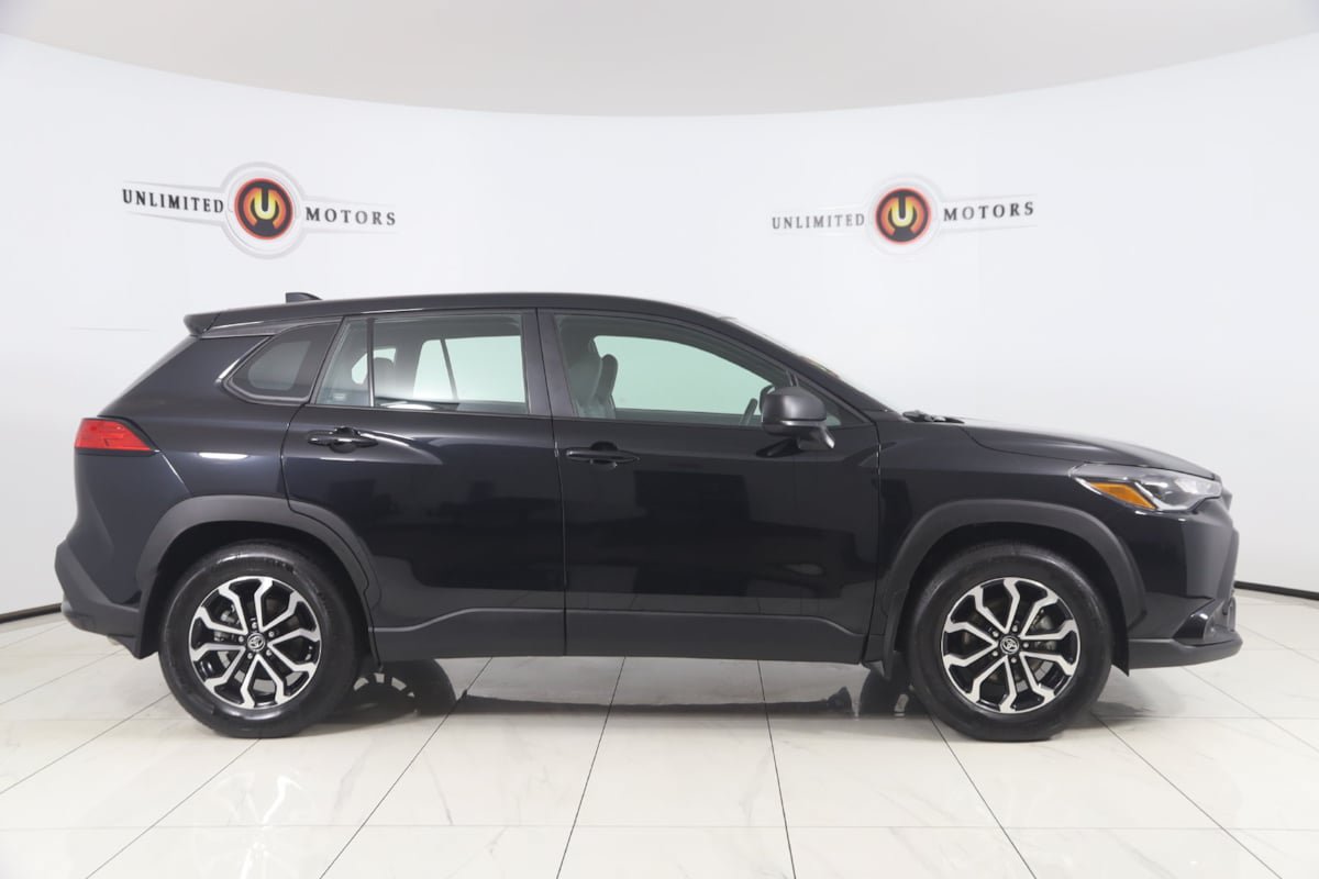 Used 2025 Toyota Corolla Cross AWD Hybrid image 2