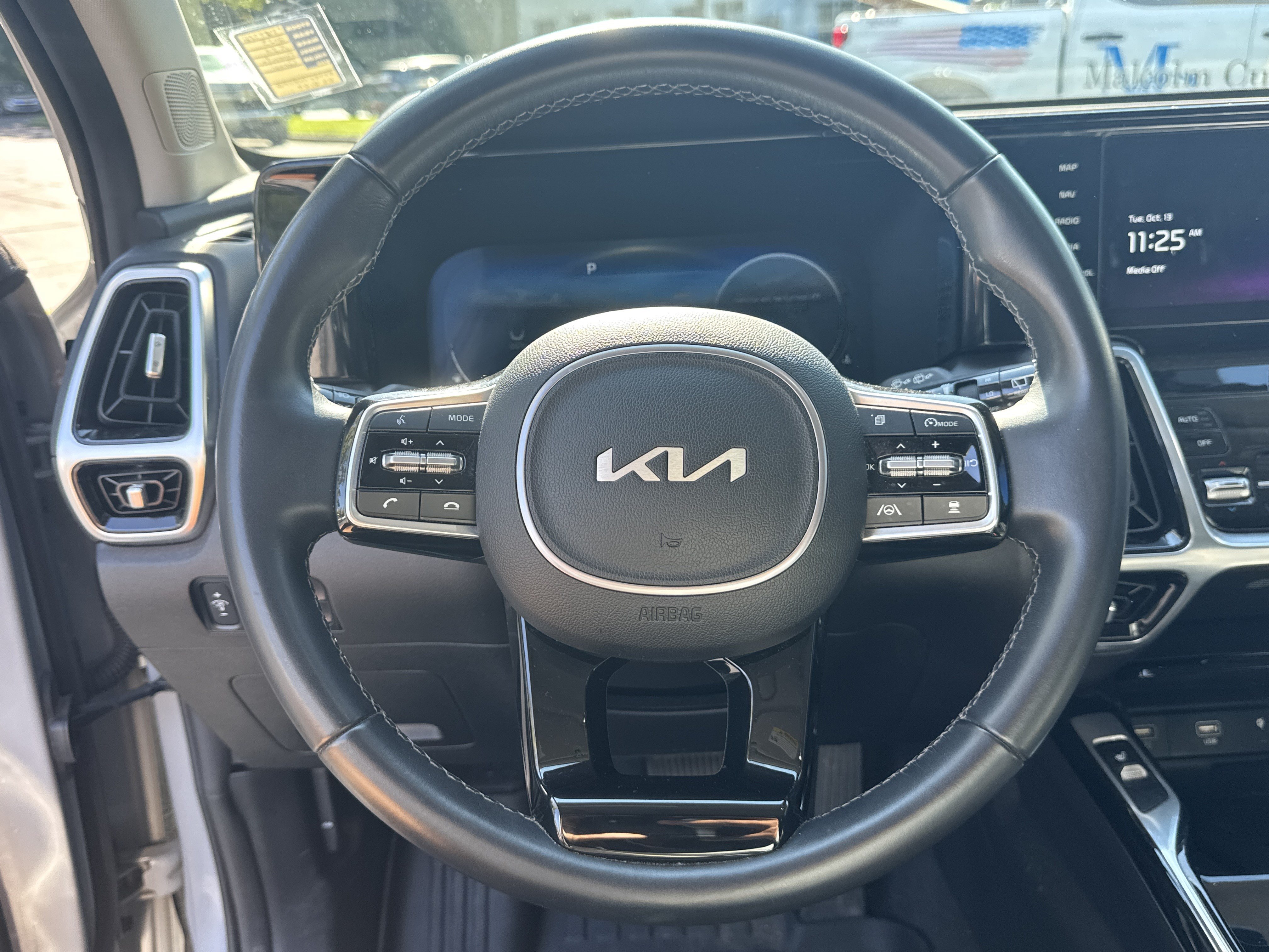 Used 2023 Kia Sorento SX AWD/4WD image 9