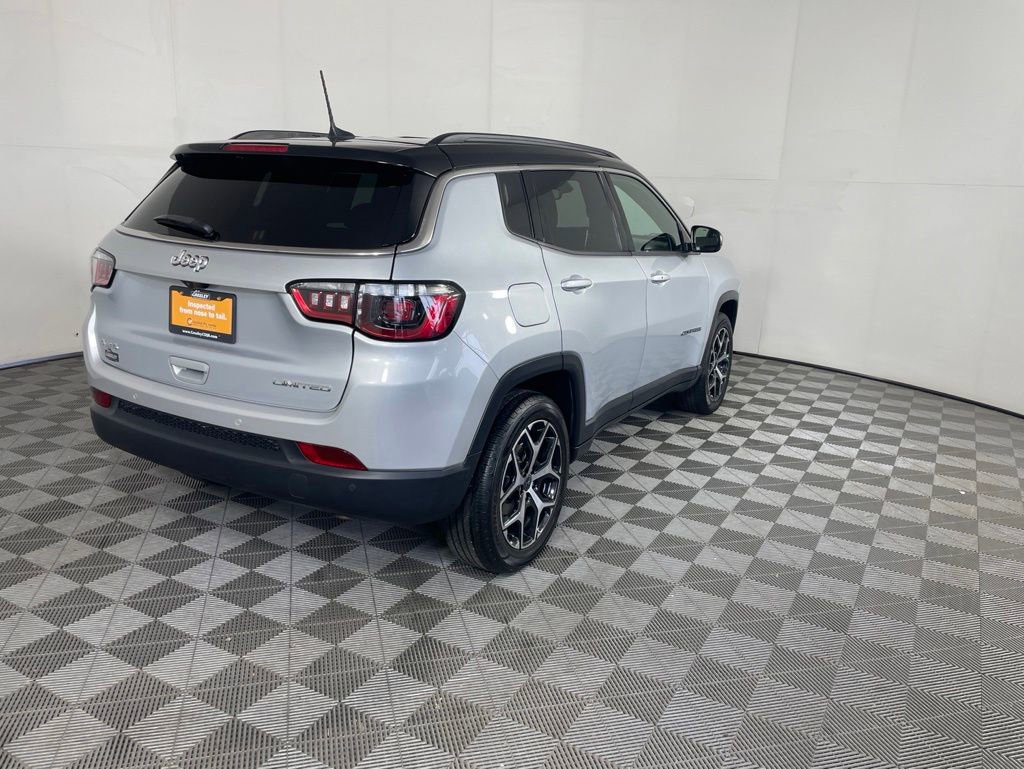 Used 2025 Jeep Compass Limited AWD/4WD image 3