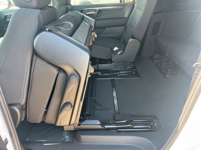 New 2025 Chevrolet Suburban LS image 37