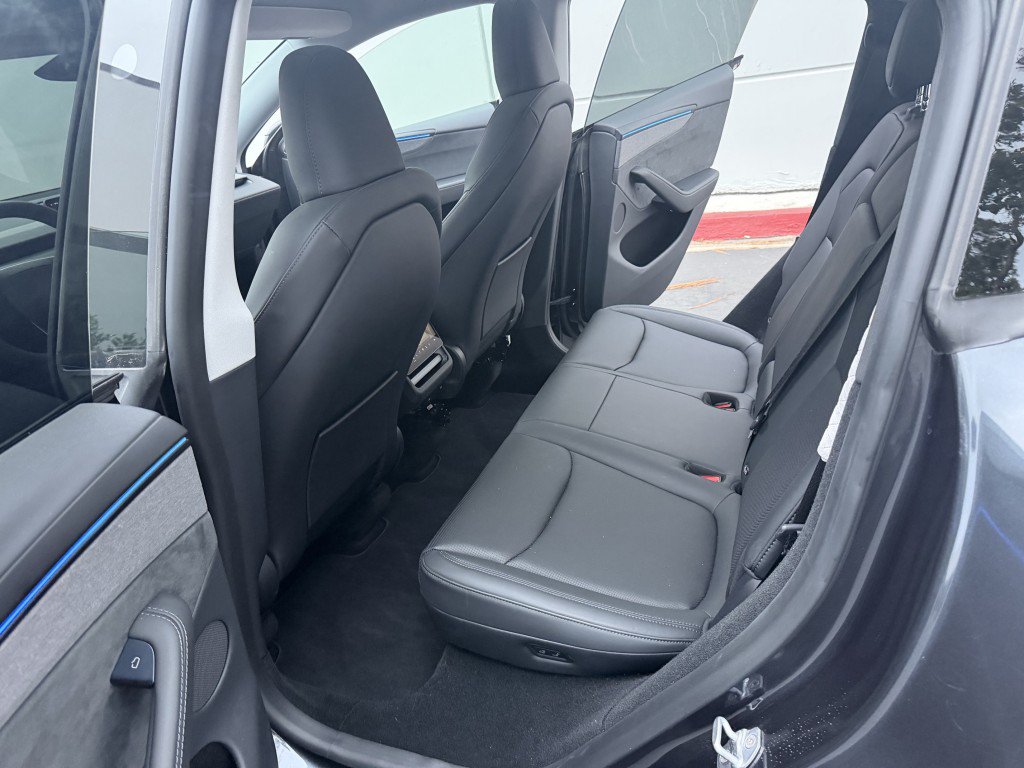 Used 2026 Tesla Model Y Long Range RWD image 15