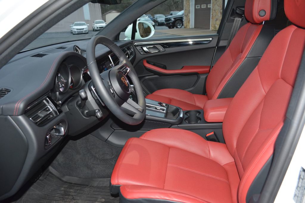 Used 2025 Porsche Macan Turbo image 13