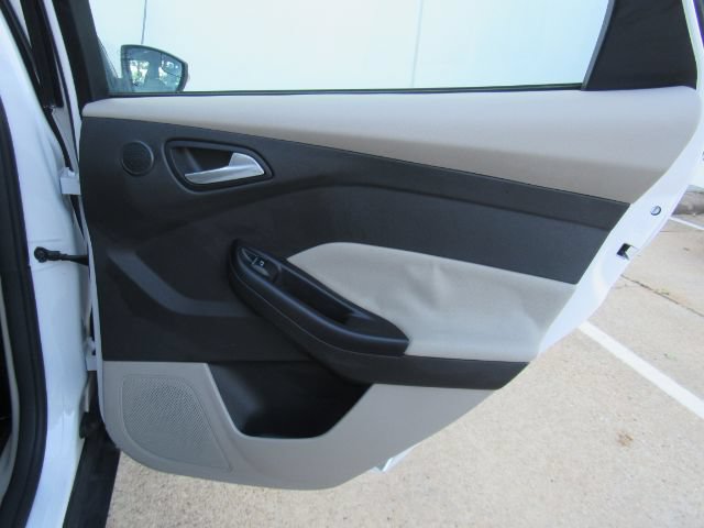 Used 2016 Ford Focus Electric Hatchback FWD image 23