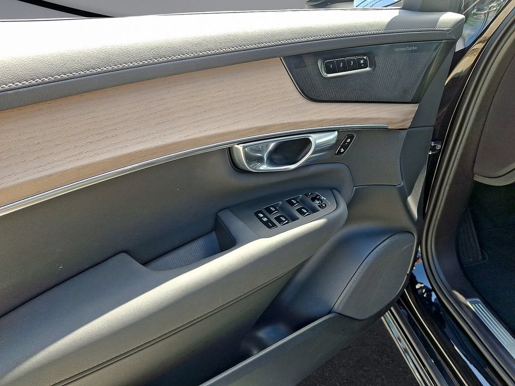 Certified 2026 Volvo XC90 B6 Plus AWD/4WD image 16