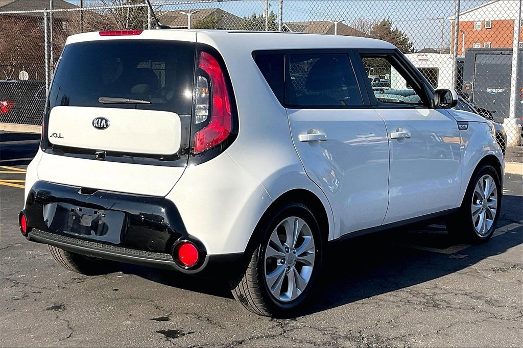Used 2016 Kia Soul + image 11