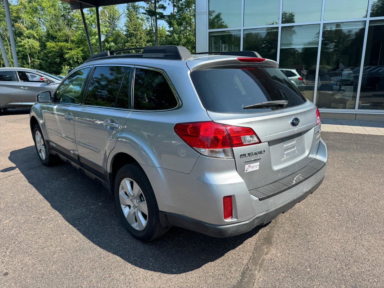 Used 2012 Subaru Outback 2.5i Premium w/ All-Weather Pkg AWD/4WD image 3