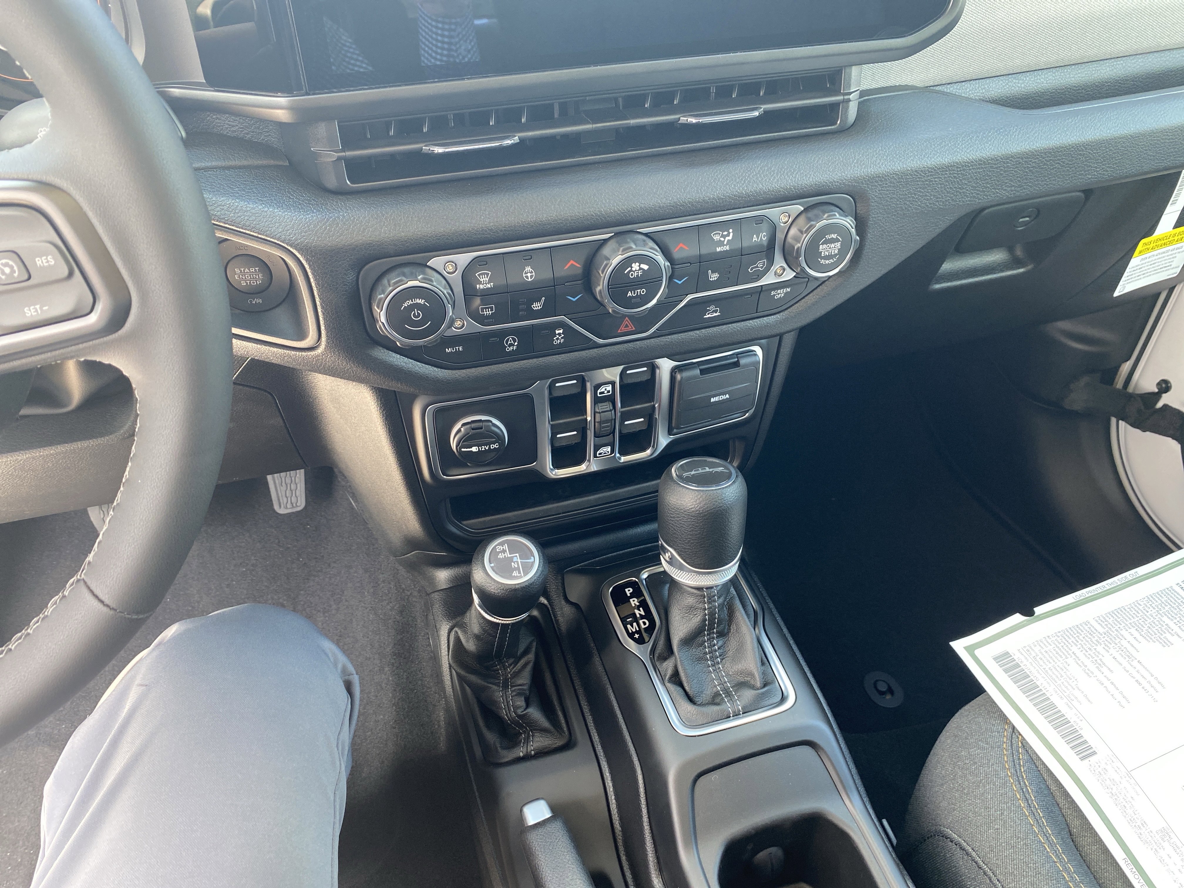 New 2025 Jeep Gladiator Sport image 13