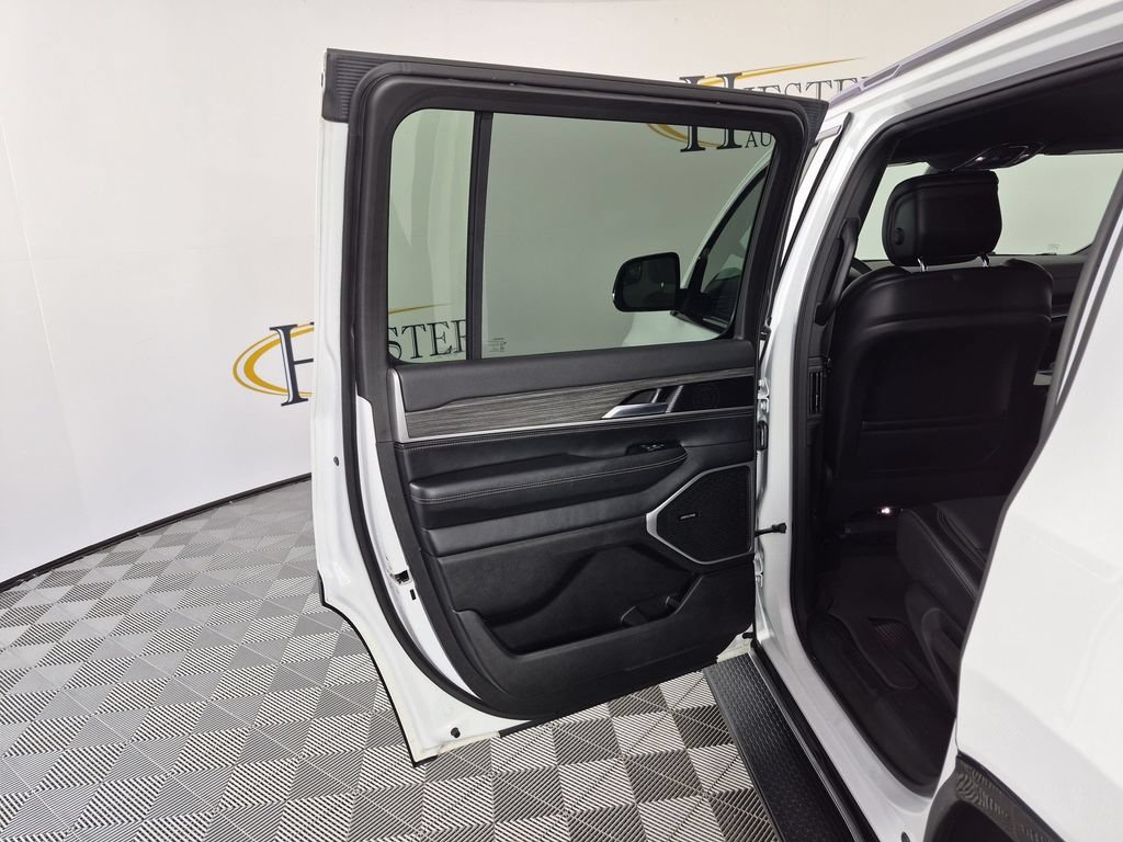 Used 2024 Jeep Wagoneer Series II AWD/4WD image 39