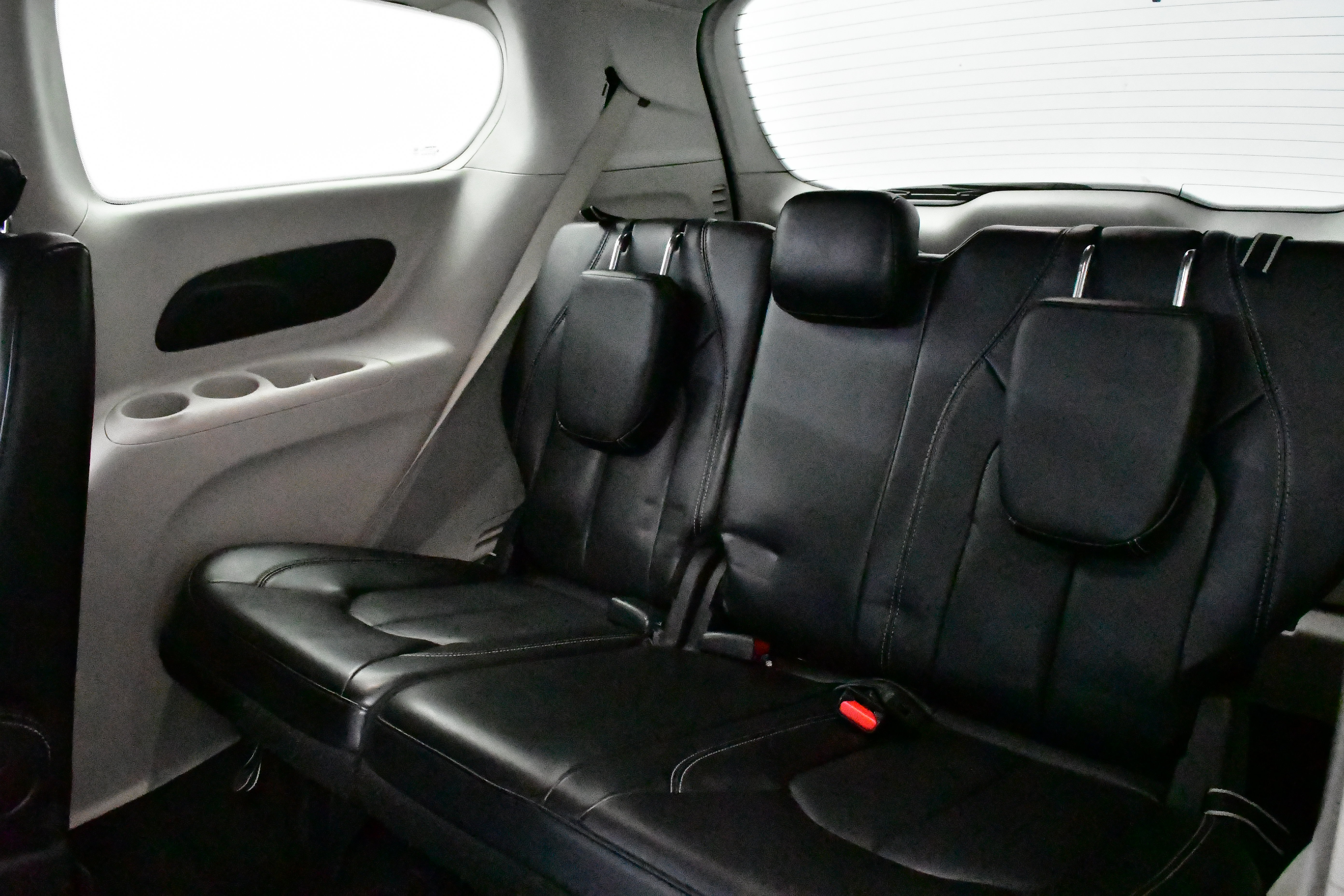 Used 2023 Chrysler Pacifica Touring-L FWD image 11