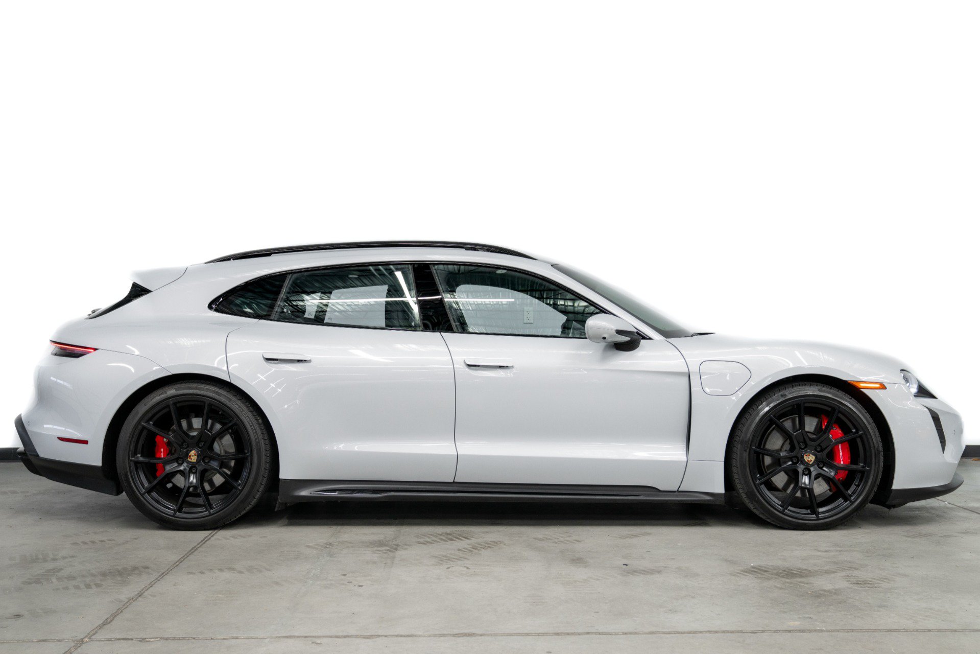 Used 2022 Porsche Taycan GTS AWD/4WD image 46