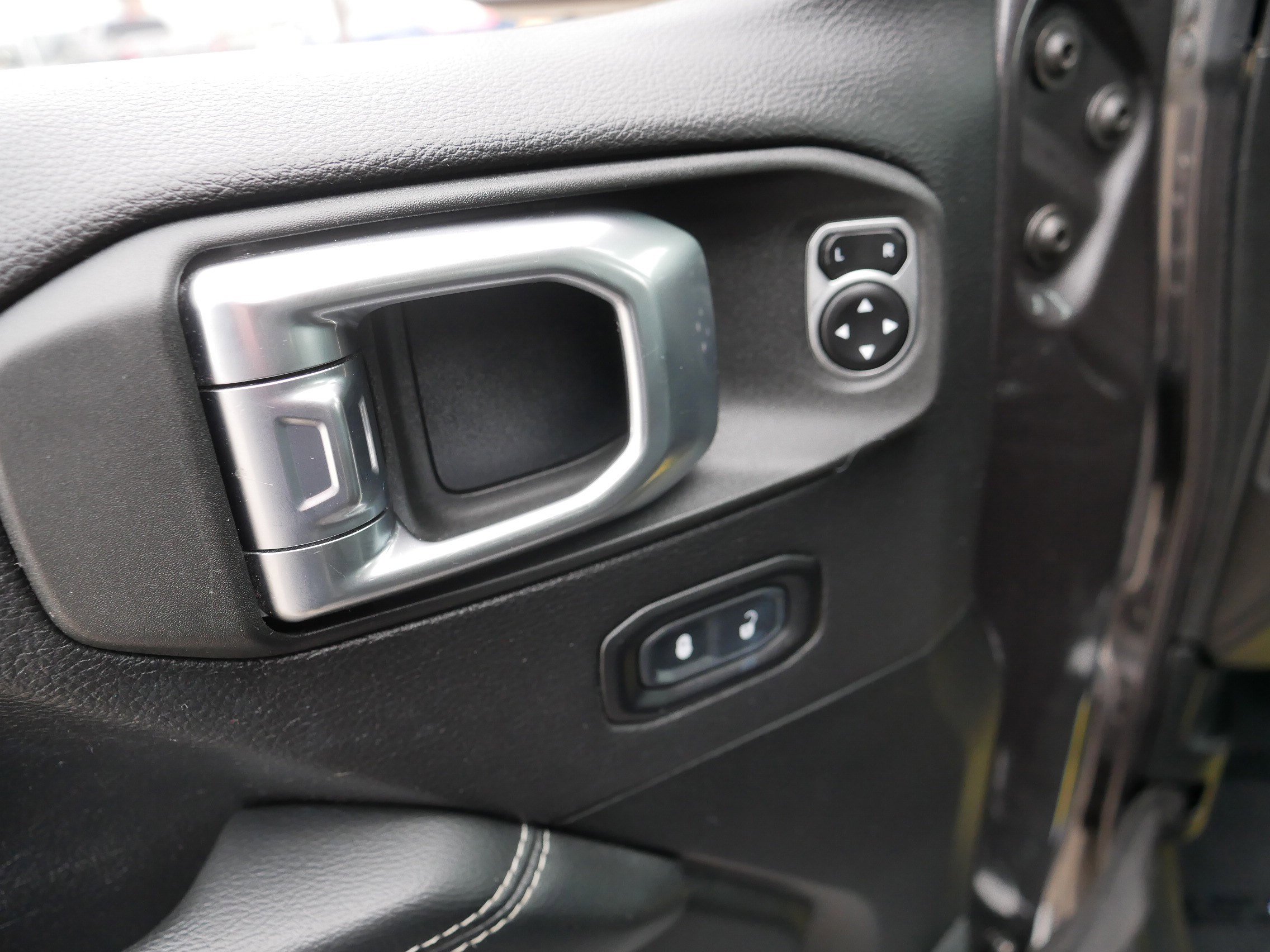 Used 2020 Jeep Wrangler Unlimited Sahara image 19
