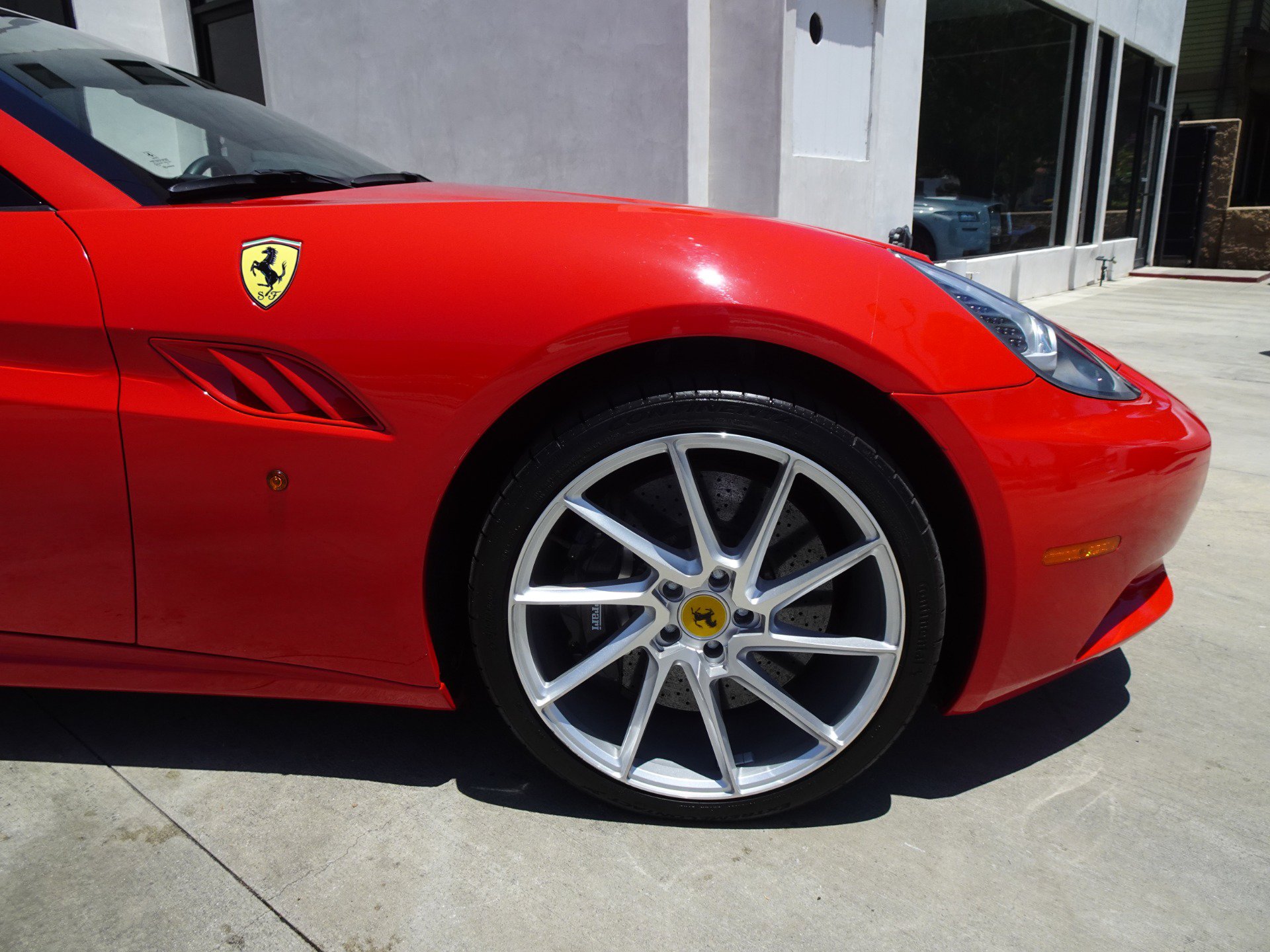 Used 2010 Ferrari California RWD image 10