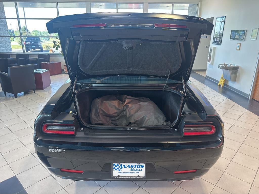 Used 2016 Dodge Challenger R/T Scat Pack w/ Leather Interior Group RWD image 13