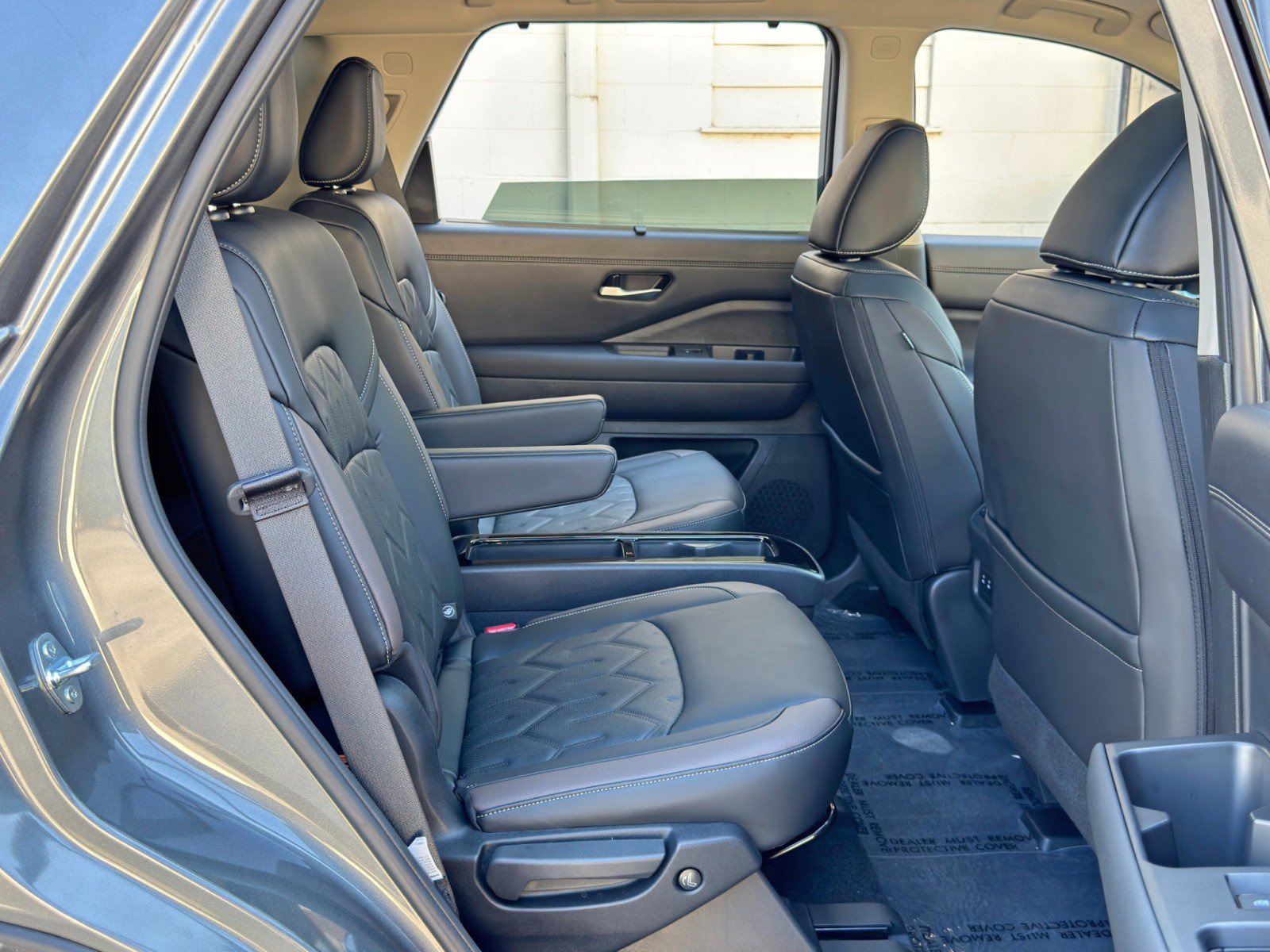 Used 2026 Nissan Pathfinder Platinum FWD image 44