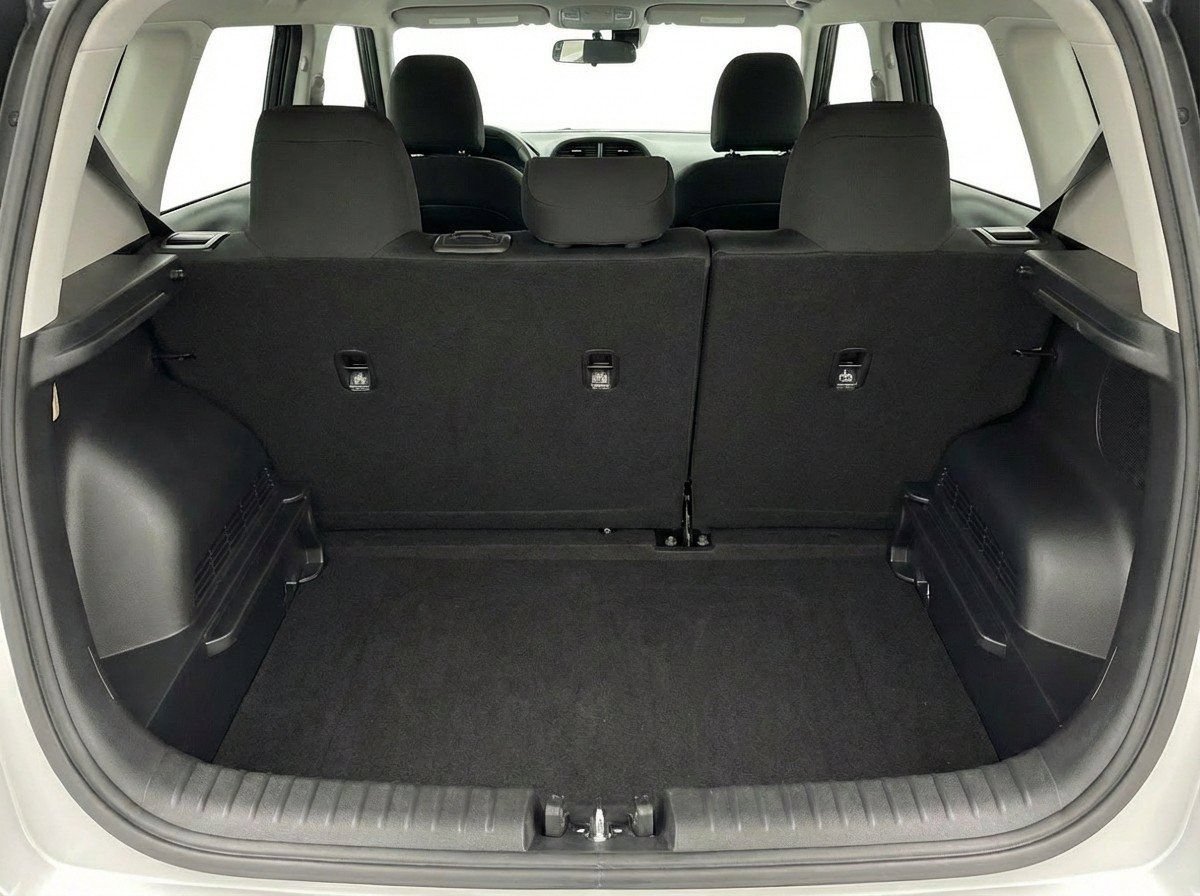 Used 2025 Kia Soul LX w/ LX Technology Package FWD image 25