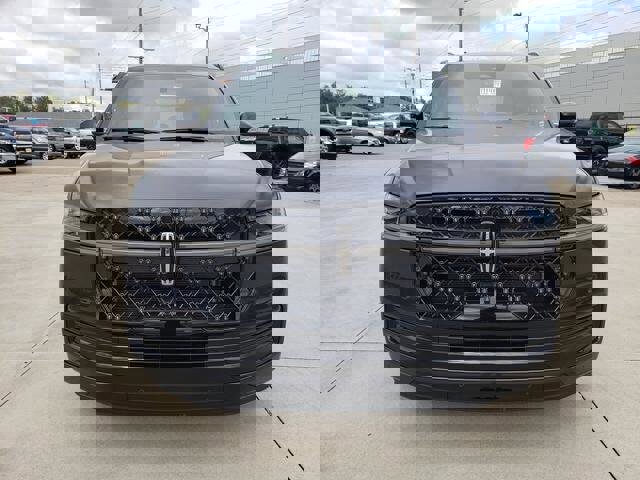 New 2025 Lincoln Navigator L Reserve image 3