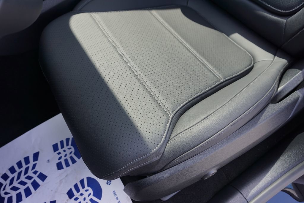 Certified 2025 Mercedes-Benz GLC 300 4MATIC image 41