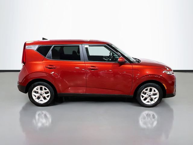 Certified 2022 Kia Soul LX w/ Technology Package image 8