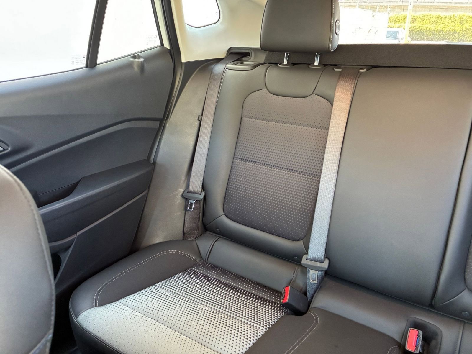 Used 2025 Chevrolet Trax LT w/ LT Convenience Package image 38