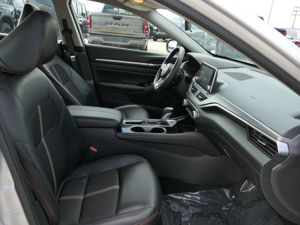 Used 2024 Nissan Altima 2.5 SR FWD image 25