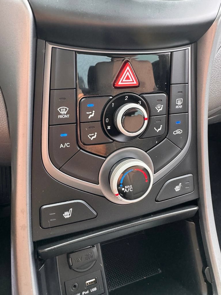 Used 2014 Hyundai Elantra SE w/ Option Group 02 FWD image 17