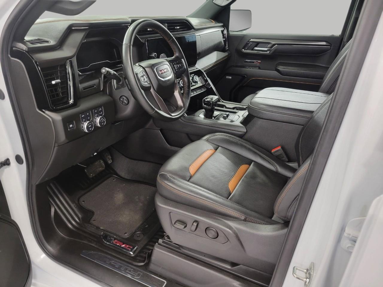 Used 2025 GMC Sierra 1500 AT4 w/ AT4 Premium Package AWD/4WD image 10