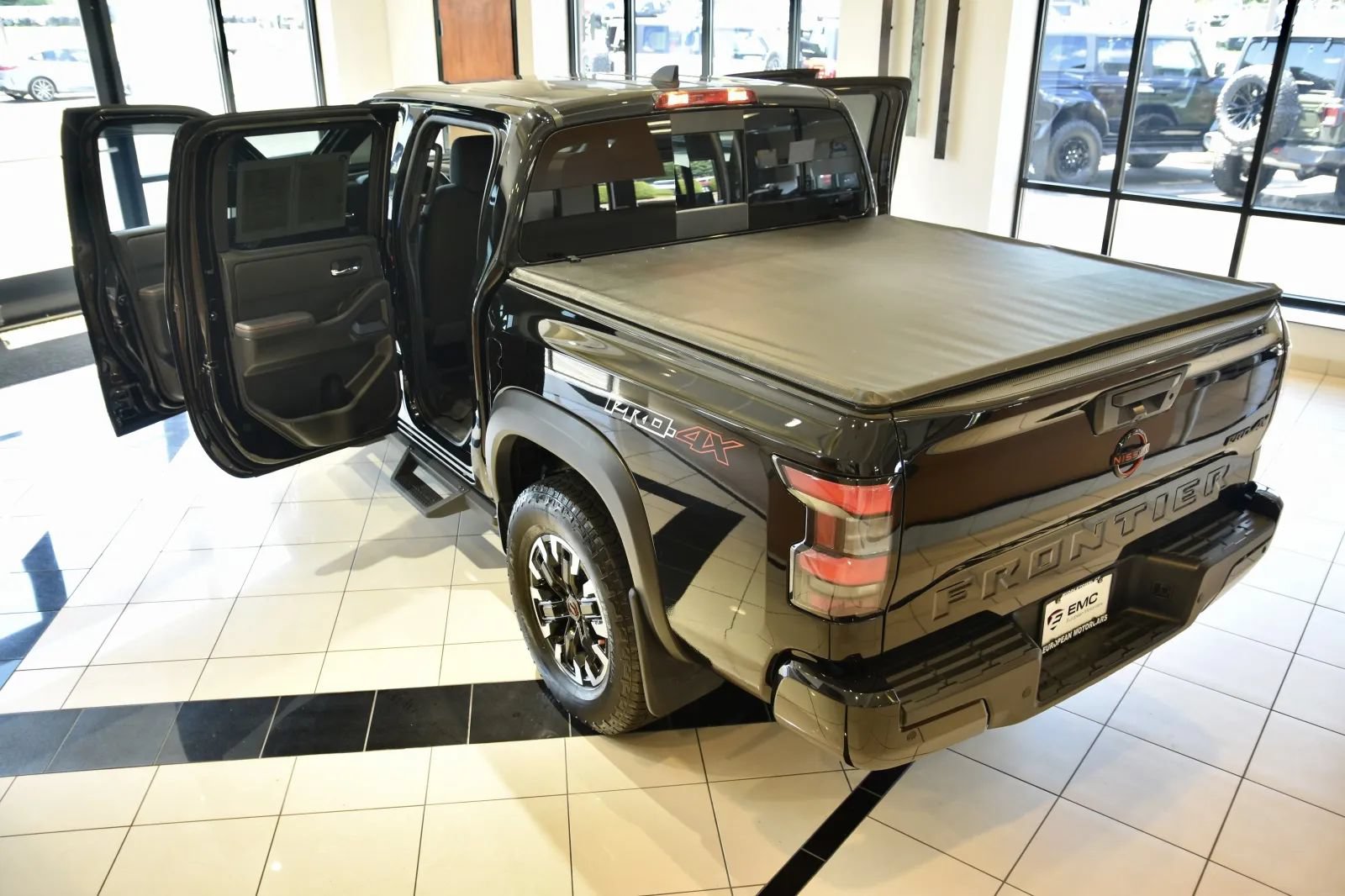 Used 2024 Nissan Frontier PRO-4X w/ Technology Package AWD/4WD image 9