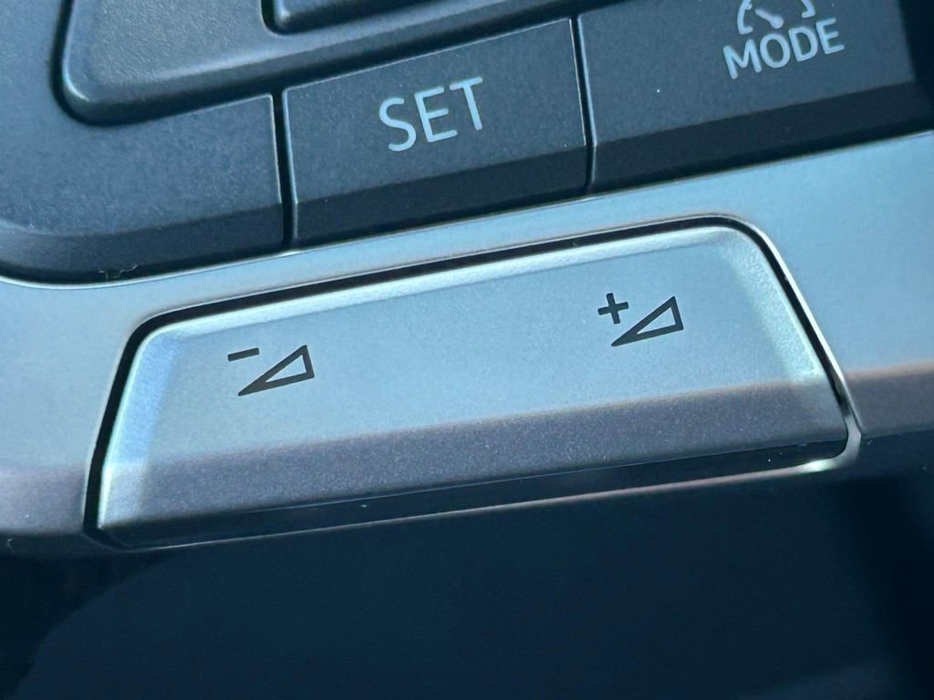 Used 2026 Volkswagen Tiguan SEL R-Line image 25