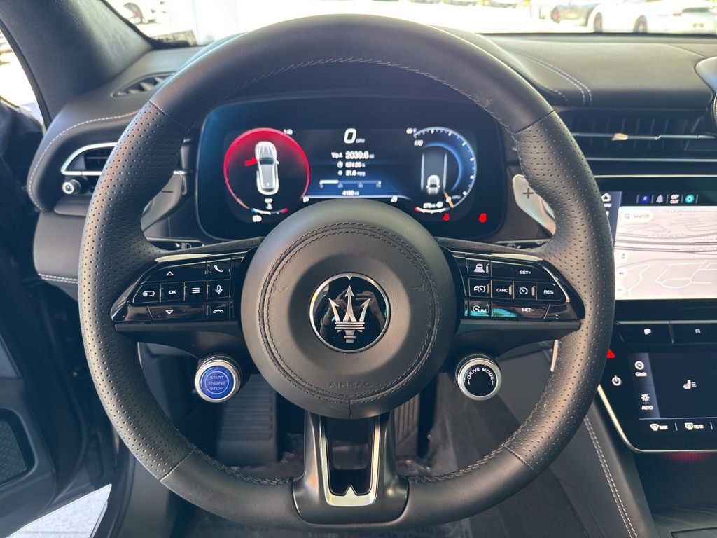 Used 2025 Maserati Grecale GT image 12