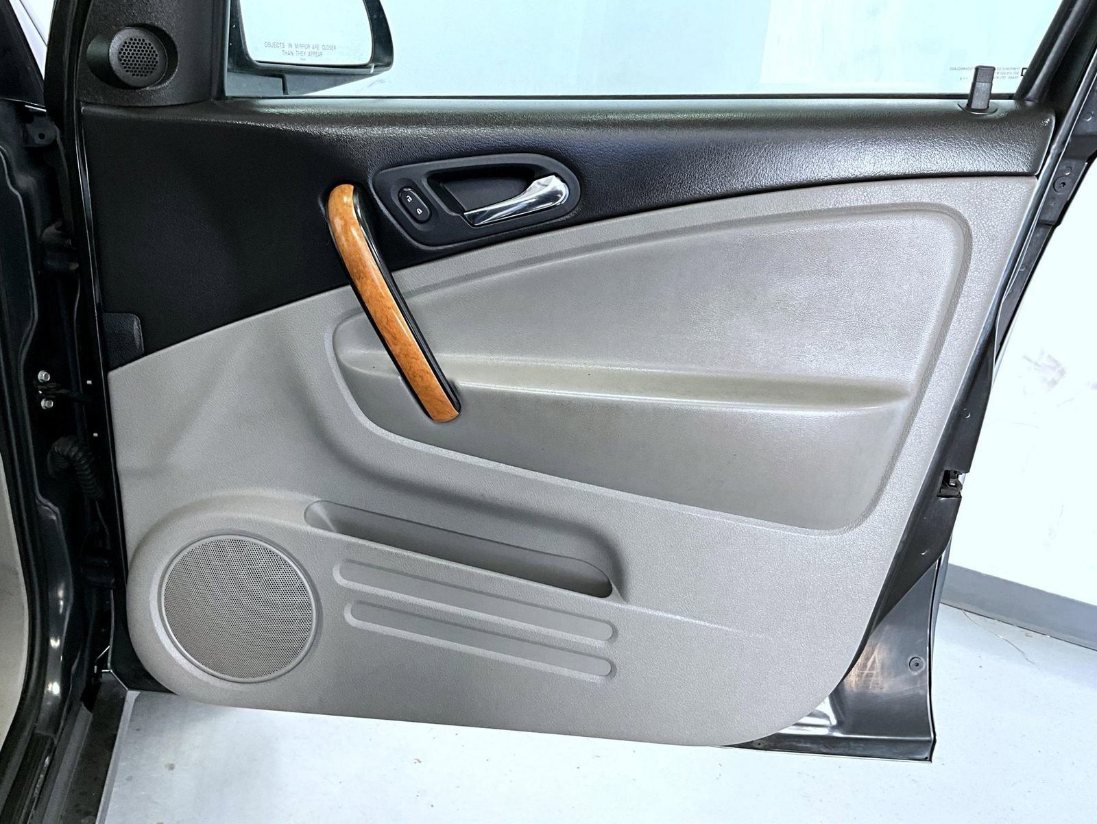 Used 2006 Saturn Vue 2WD V6 w/ Sun & Sound Pkg image 17