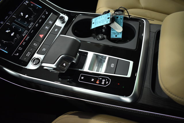 Used 2025 Audi Q8 Premium Plus w/ Premium Plus Package AWD/4WD image 24