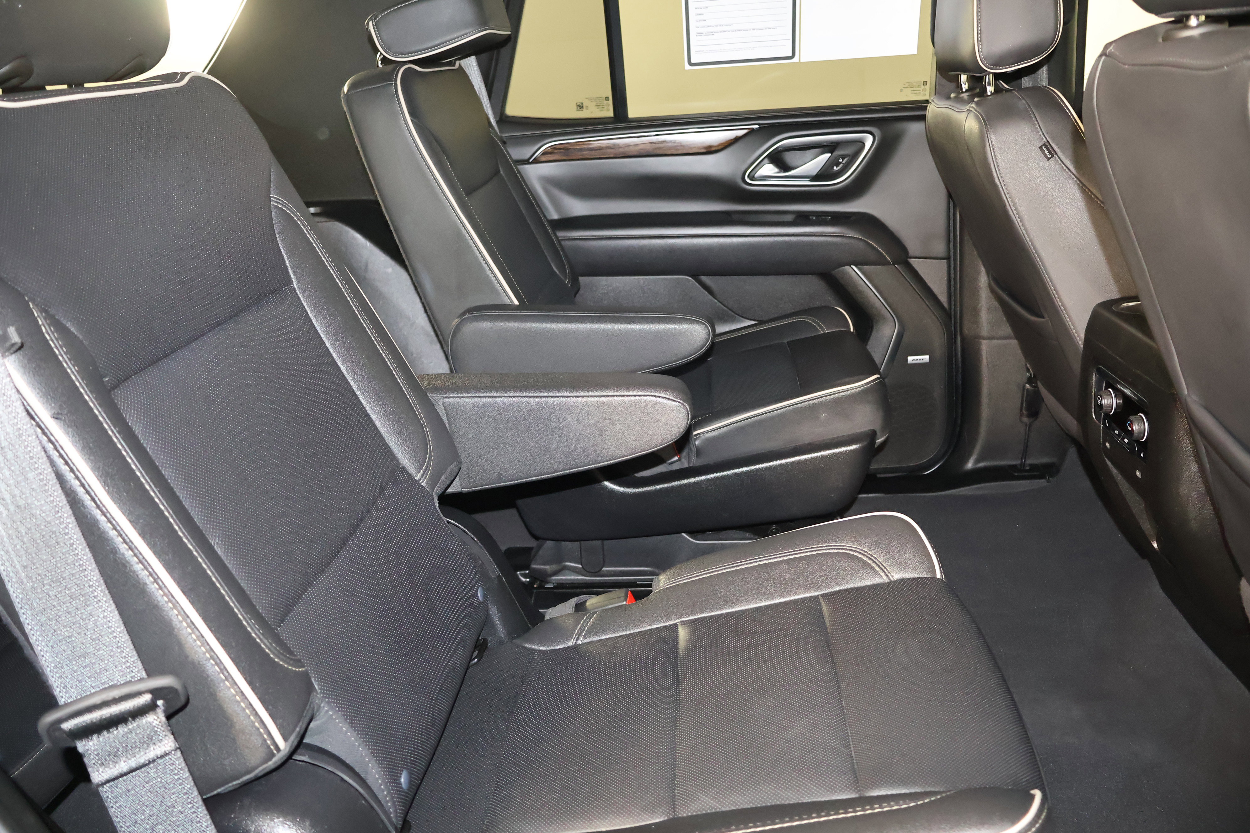 Used 2024 Chevrolet Tahoe Premier AWD/4WD image 48