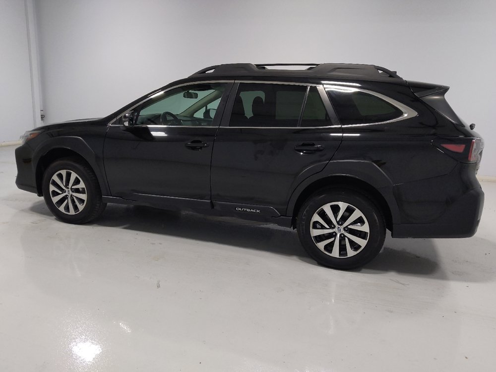 Used 2023 Subaru Outback Premium AWD/4WD image 3