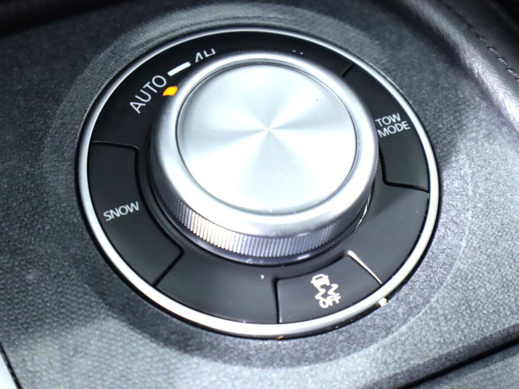 Used 2021 Nissan Armada SV image 28