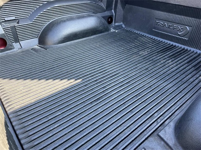 Used 2022 RAM 1500 Classic SLT image 5