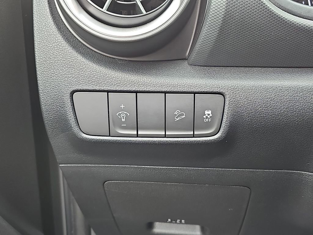 Used 2023 Hyundai Kona SEL image 24