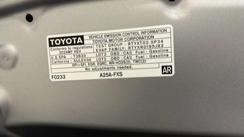 Used 2024 Toyota Sienna LE FWD image 40