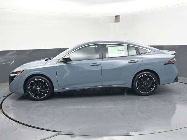 New 2026 Nissan Sentra SR w/ Floor Mat Package FWD image 4
