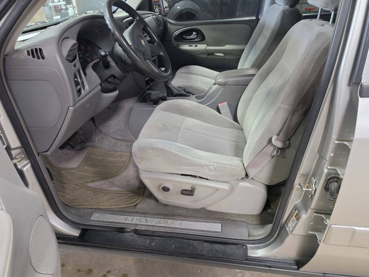 Used 2005 Chevrolet TrailBlazer EXT 4WD w/ LS Preferred Equipment Group image 24