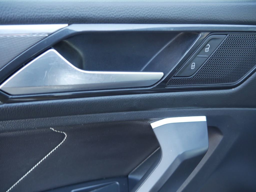 Used 2023 Volkswagen Tiguan SE R-Line image 17