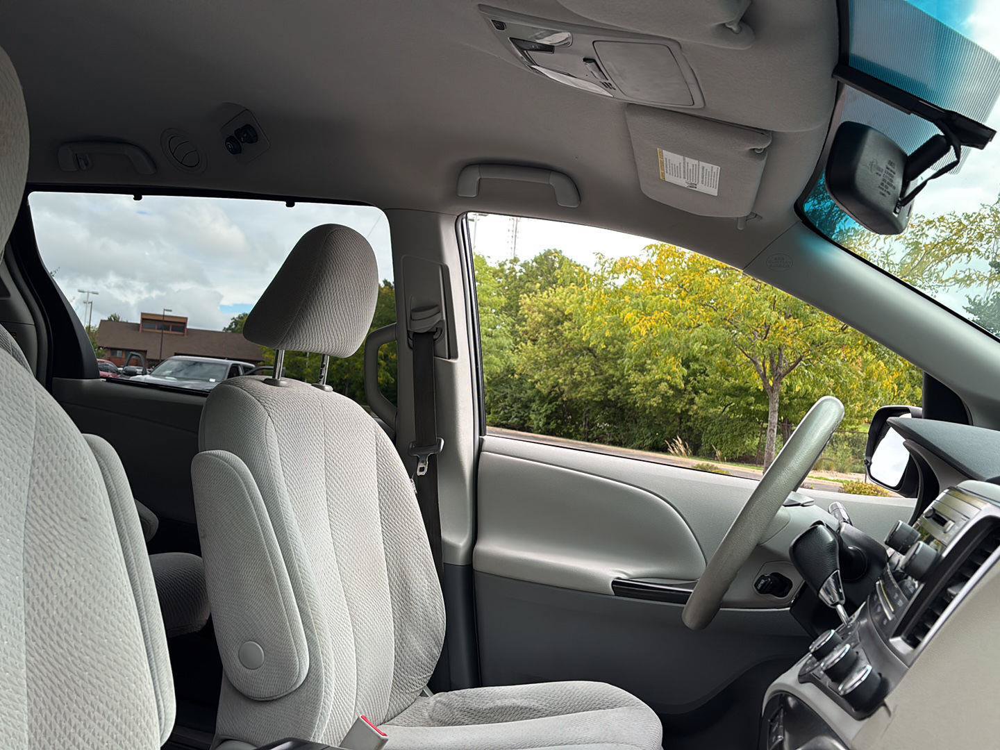 Used 2011 Toyota Sienna LE w/ Towing Pkg FWD image 13