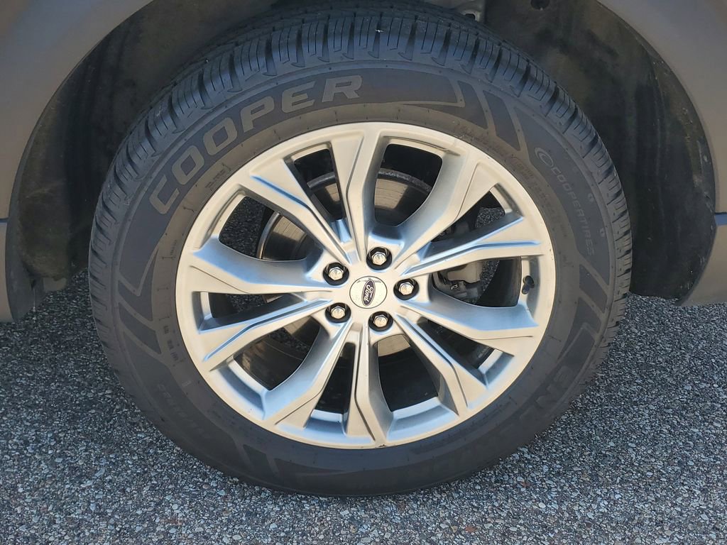 Used 2020 Ford Explorer XLT w/ Equipment Group 202A AWD/4WD image 5