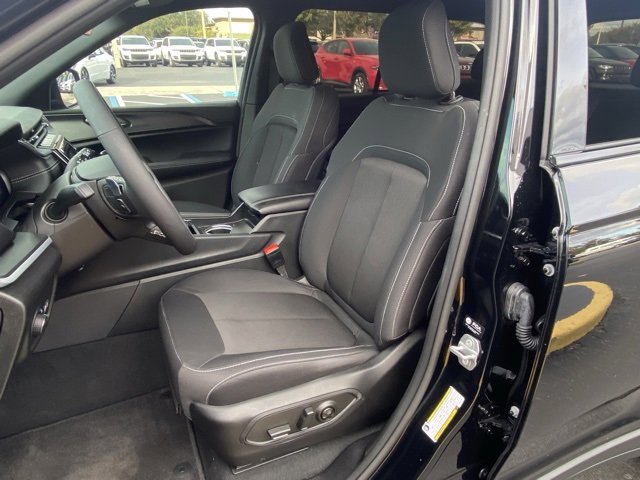 Used 2025 Jeep Grand Cherokee Laredo X w/ Luxury Tech Group I image 13