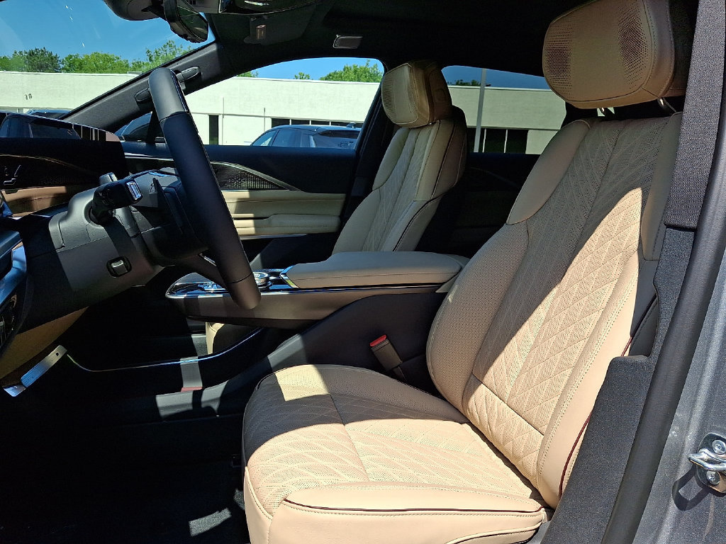 New 2026 Cadillac Lyriq Signature Luxury w/ Nappa Leather Package AWD/4WD image 9