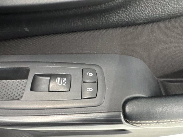 Used 2016 Jeep Cherokee Latitude w/ Cold Weather Group AWD/4WD image 25