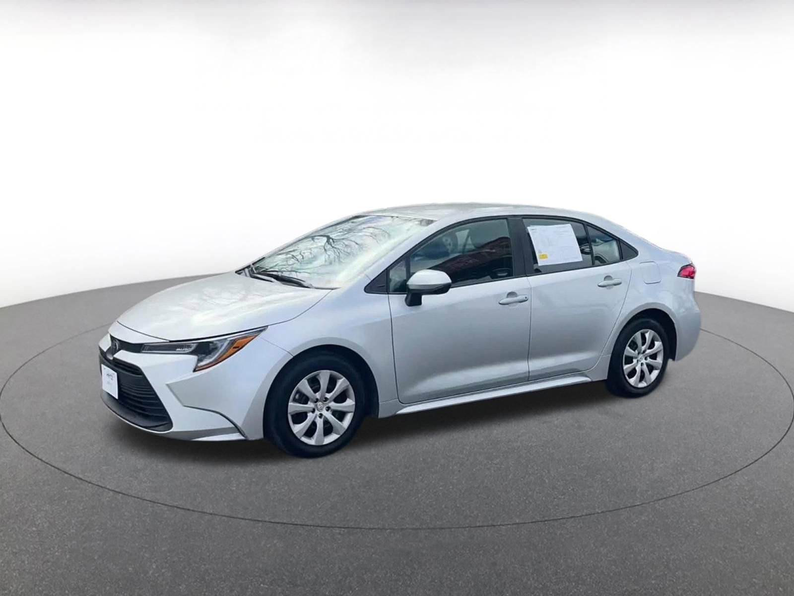 Used 2025 Toyota Corolla LE FWD image 8