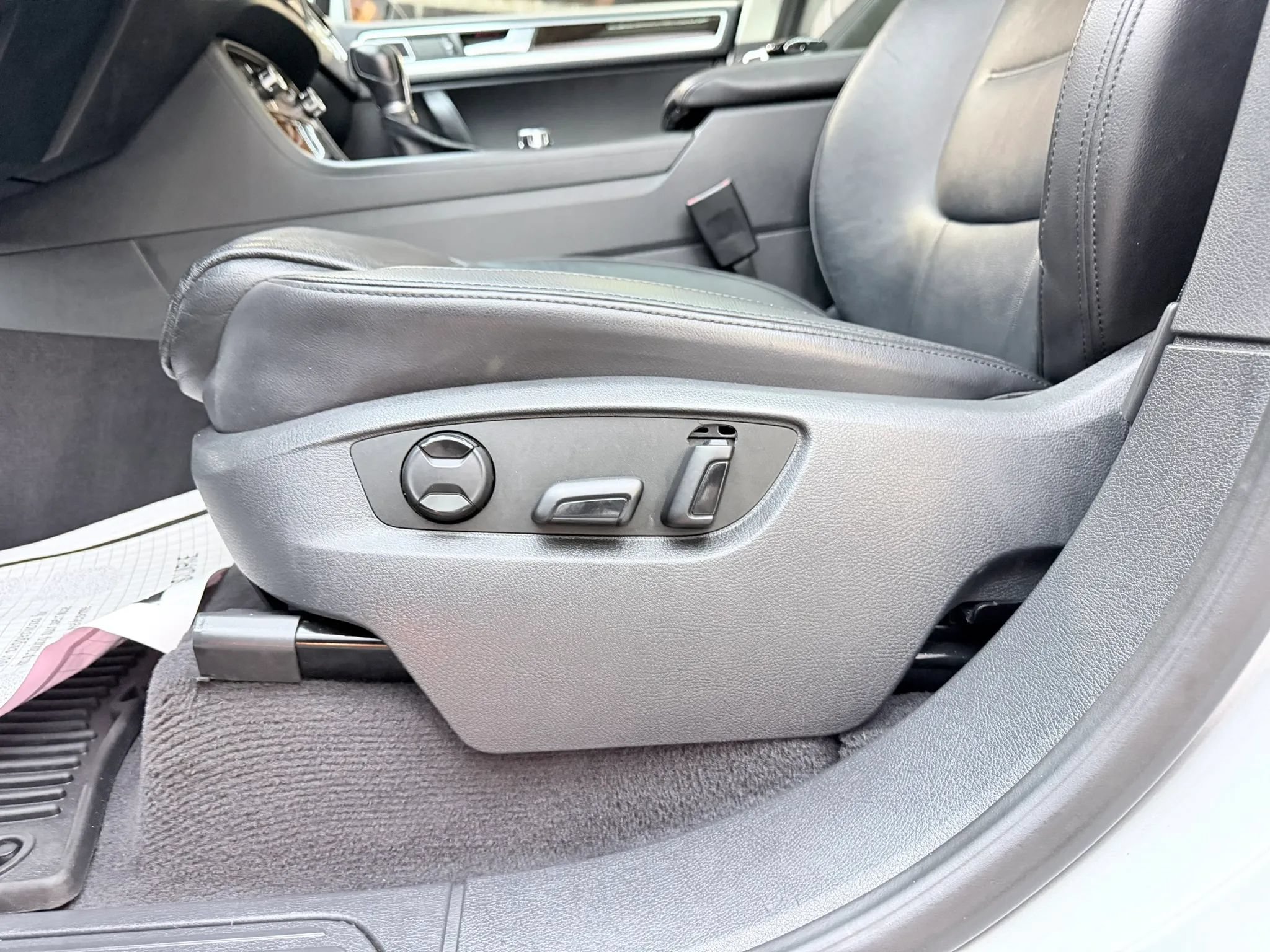 Used 2013 Volkswagen Touareg Executive AWD/4WD image 12