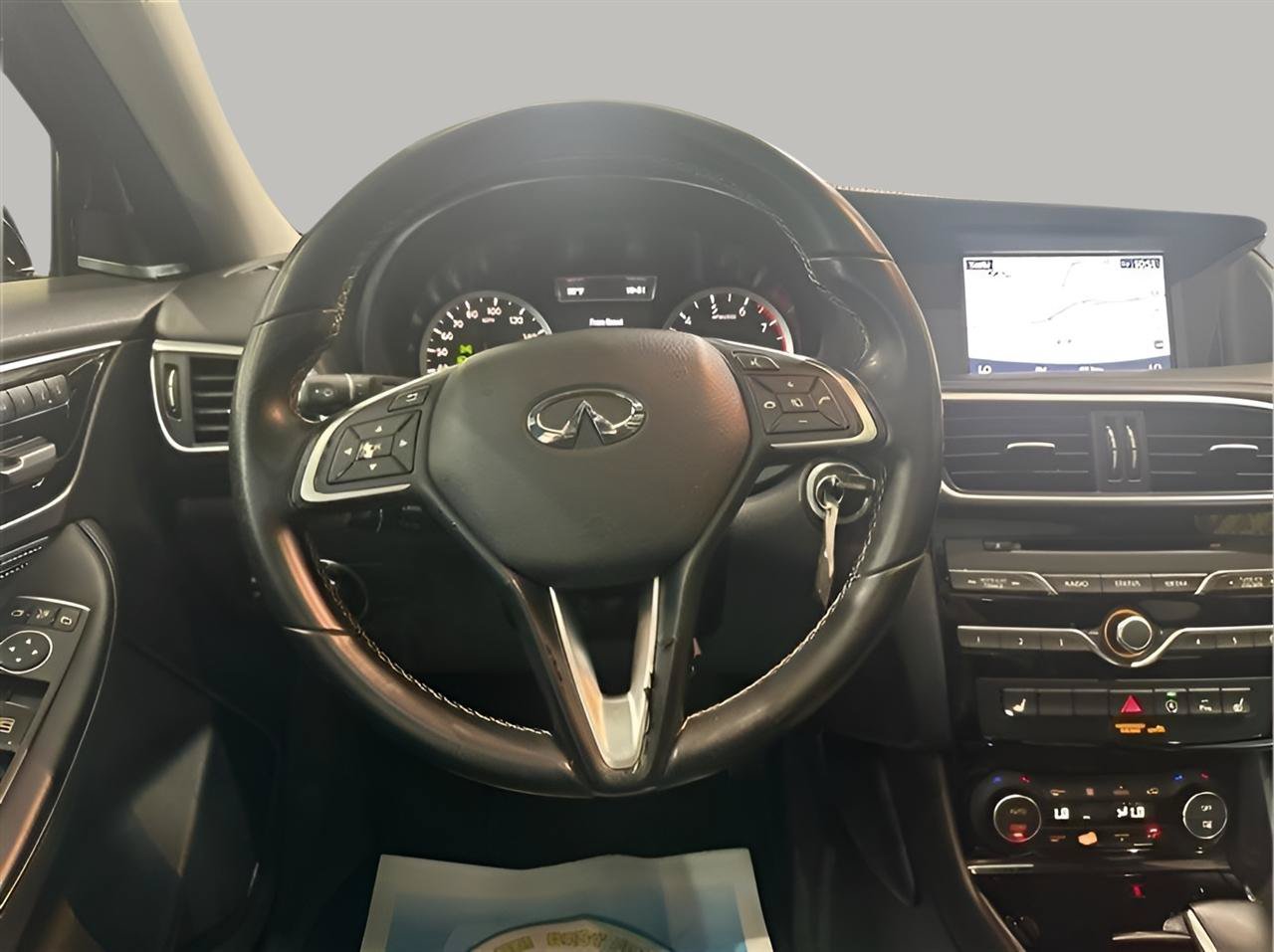Used 2018 INFINITI QX30 Premium w/ Navigation Package FWD image 13